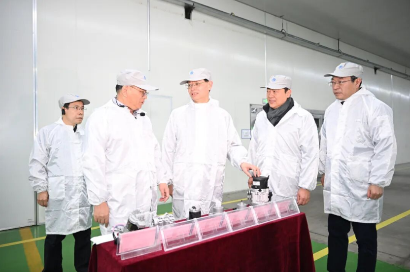 省委书记许昆林赴德尔股份调研(图1) 省委书记许昆林赴德尔股份调研(图1)